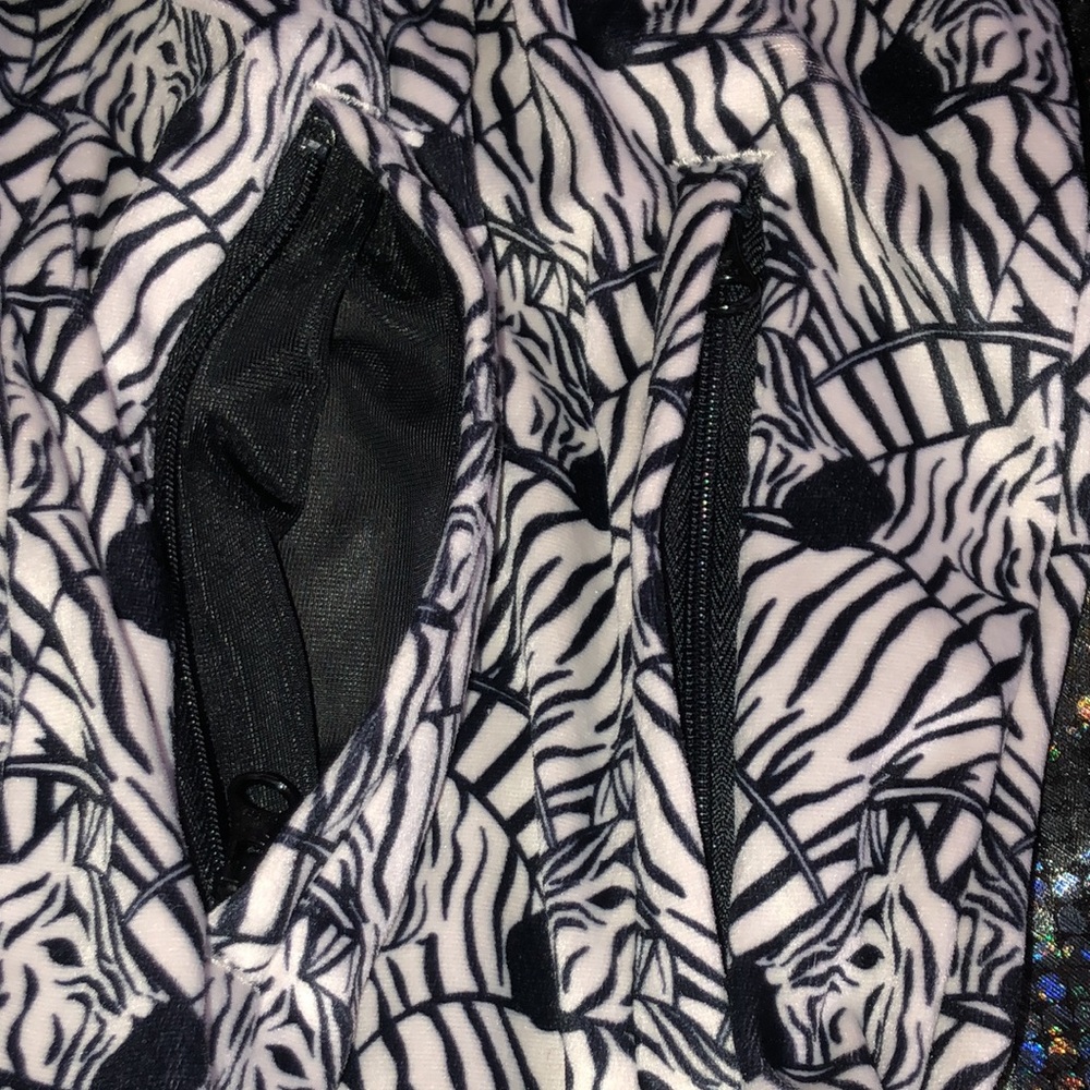 Adidas Zebra 🦓 Girls Jacket - Picture 16 of 16